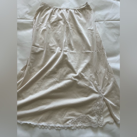Vintage Shadowline half slip in Ivory Nylon with lace details.  Sz Small EUC - Picture 1 of 7